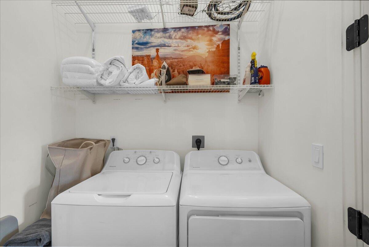 1559 S REGENT PARK RD