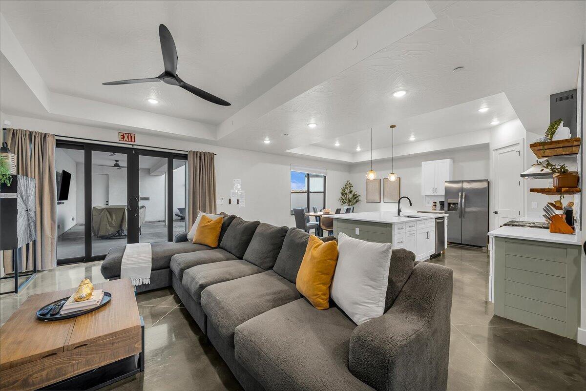 1559 S REGENT PARK RD