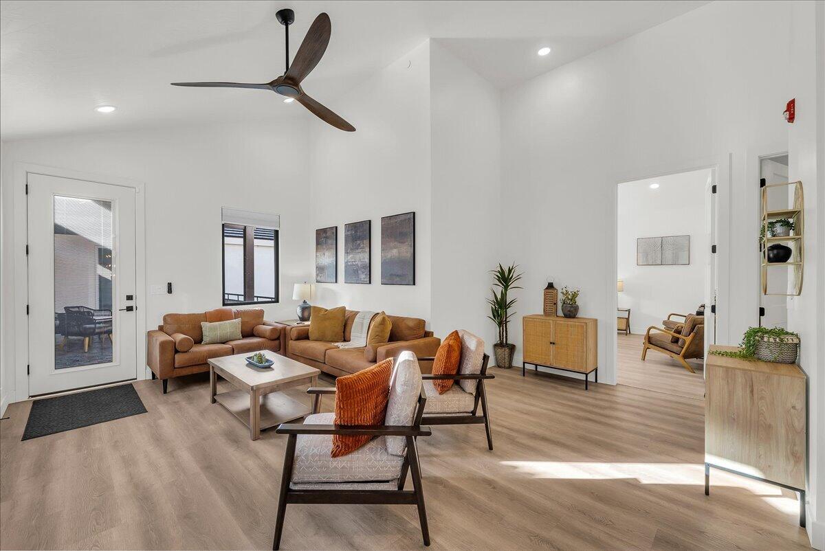 1559 S REGENT PARK RD