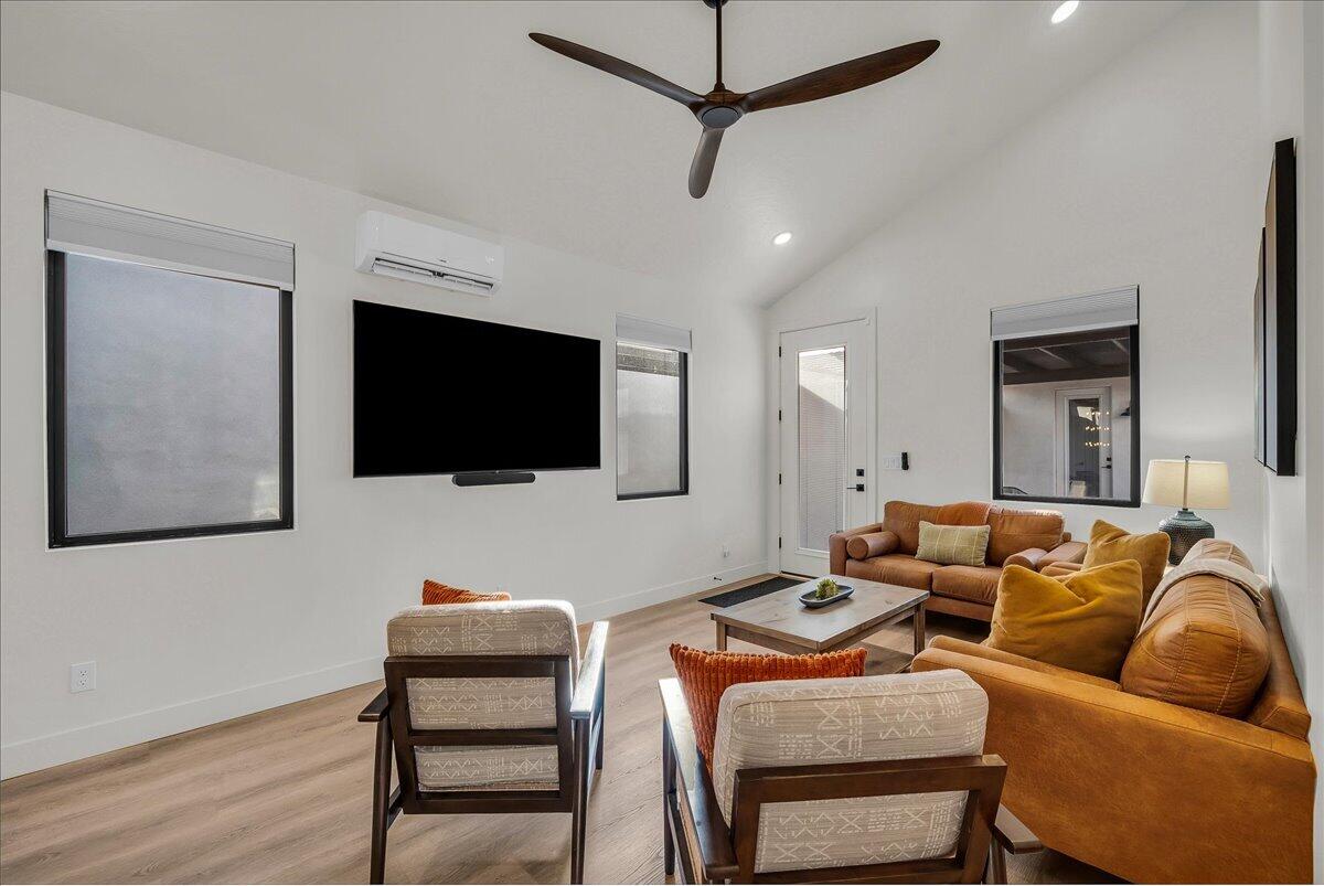 1559 S REGENT PARK RD