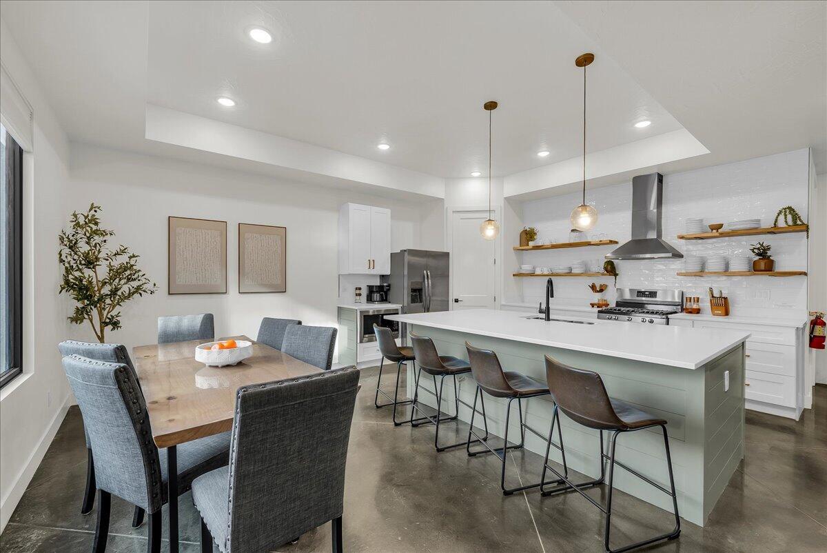 1559 S REGENT PARK RD