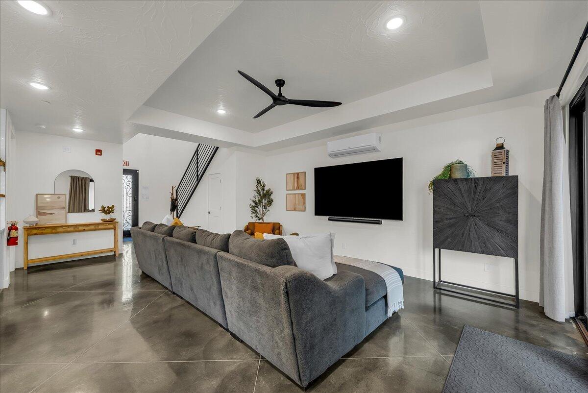 1559 S REGENT PARK RD