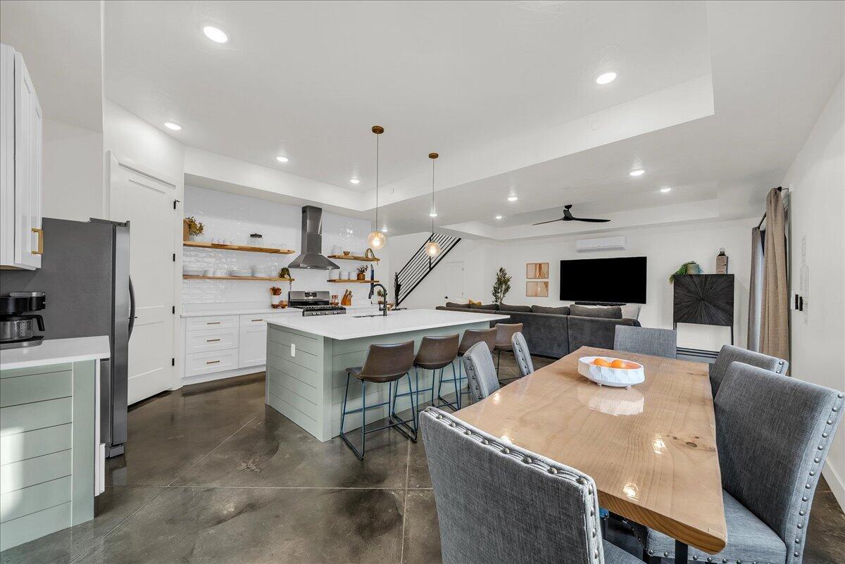 1559 S REGENT PARK RD