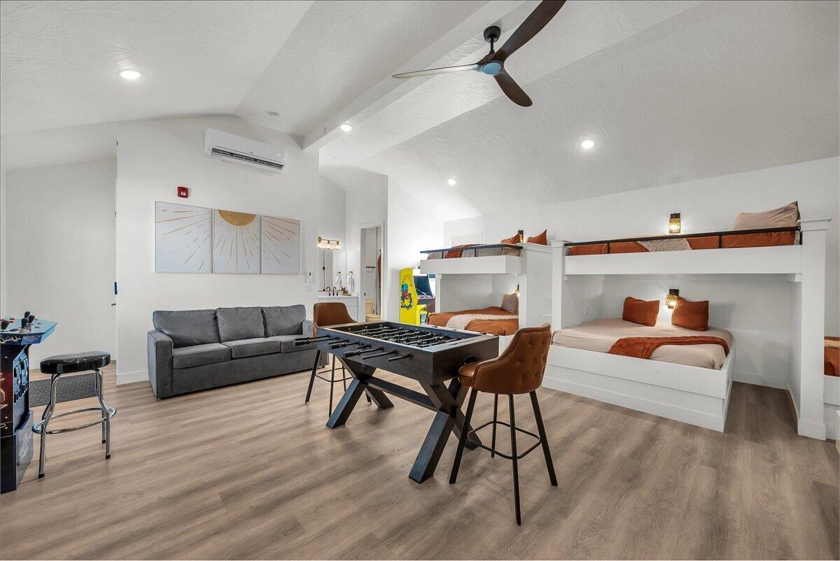 1559 S REGENT PARK RD