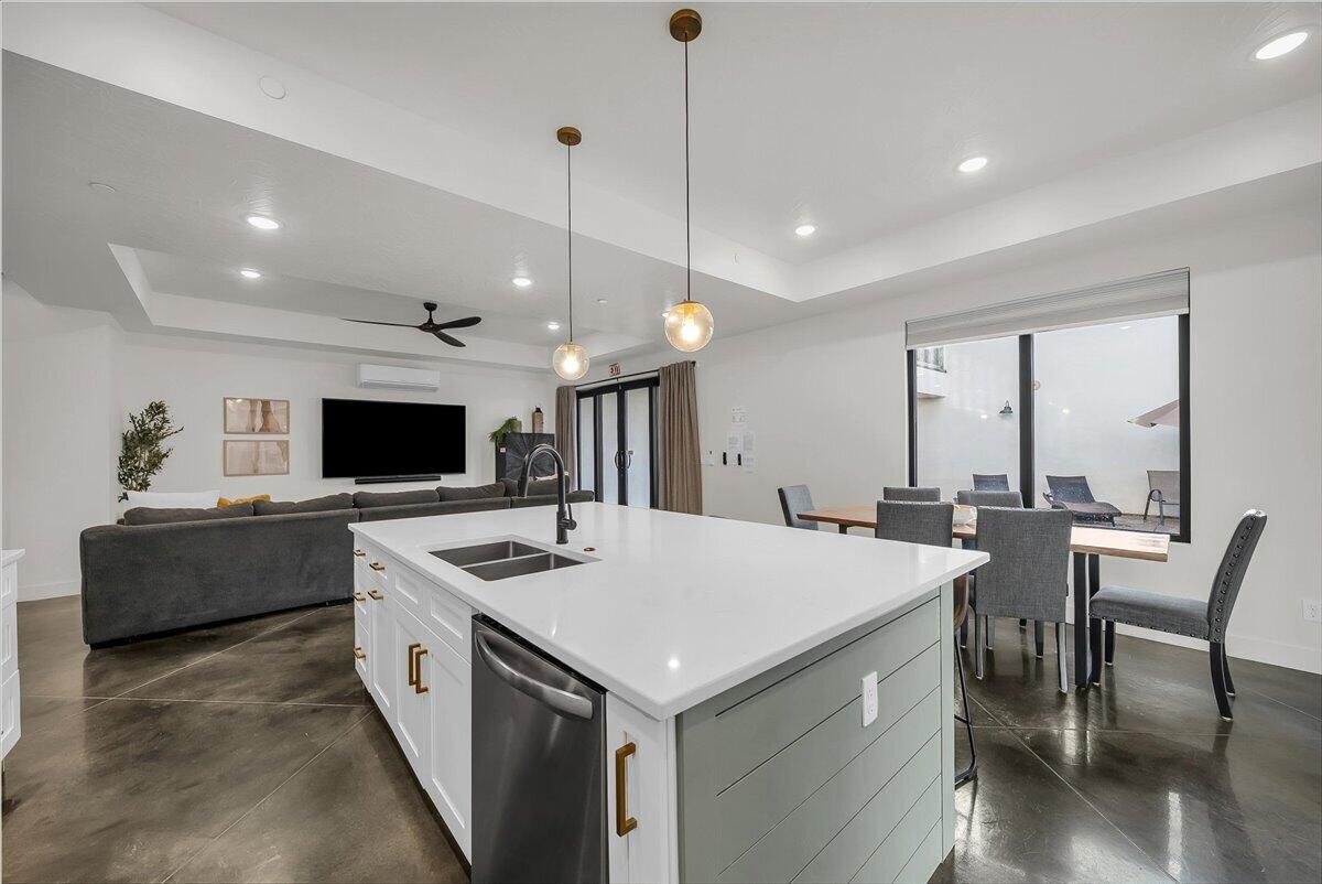 1559 S REGENT PARK RD