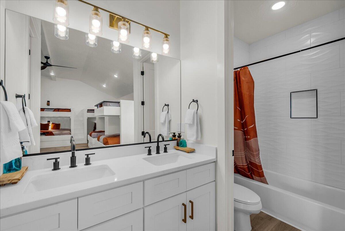 1559 S REGENT PARK RD