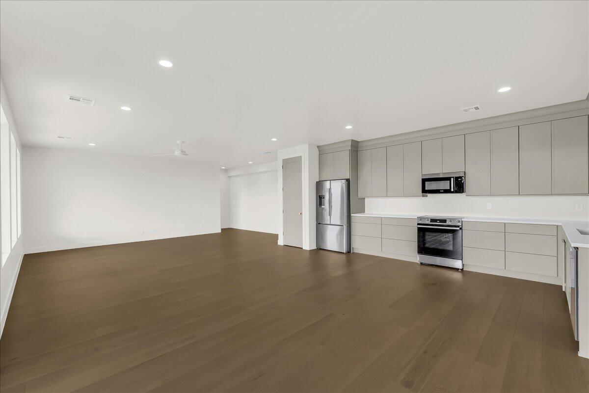 2072 S Pony Way
