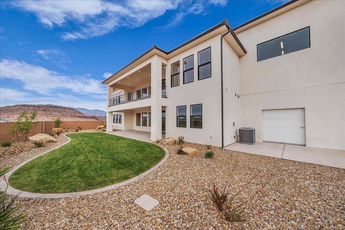 2072 S Pony Way