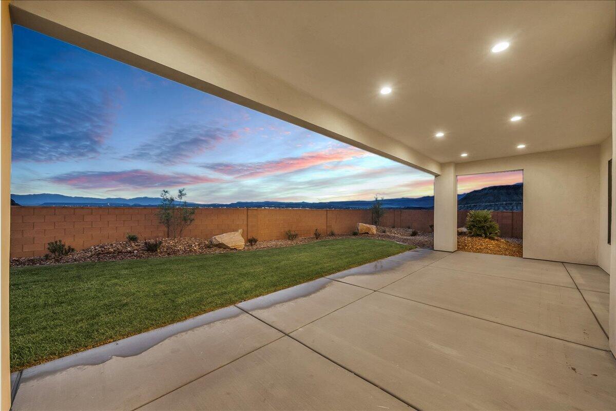 2072 S Pony Way
