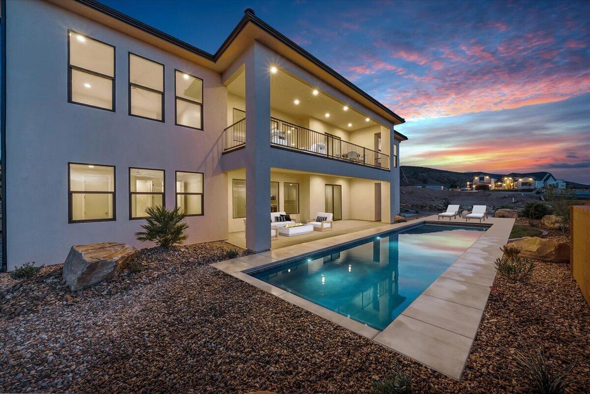 2072 S Pony Way