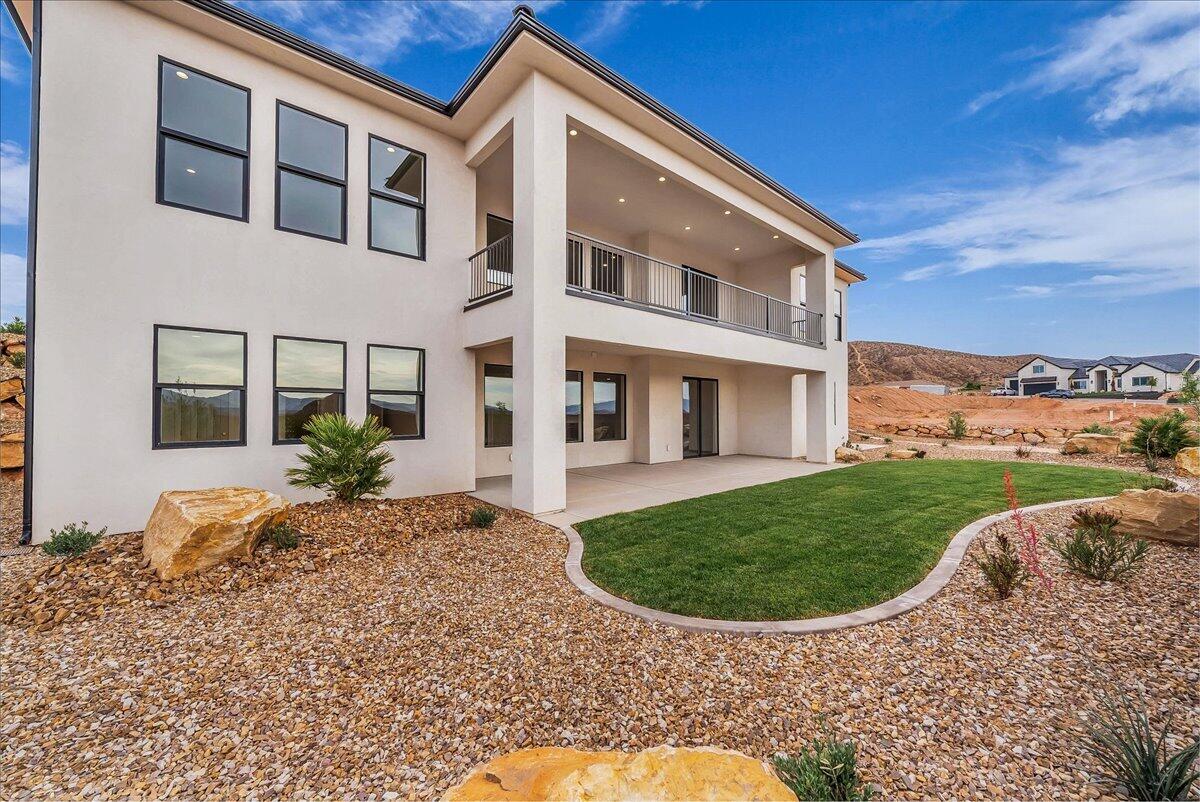 2072 S Pony Way