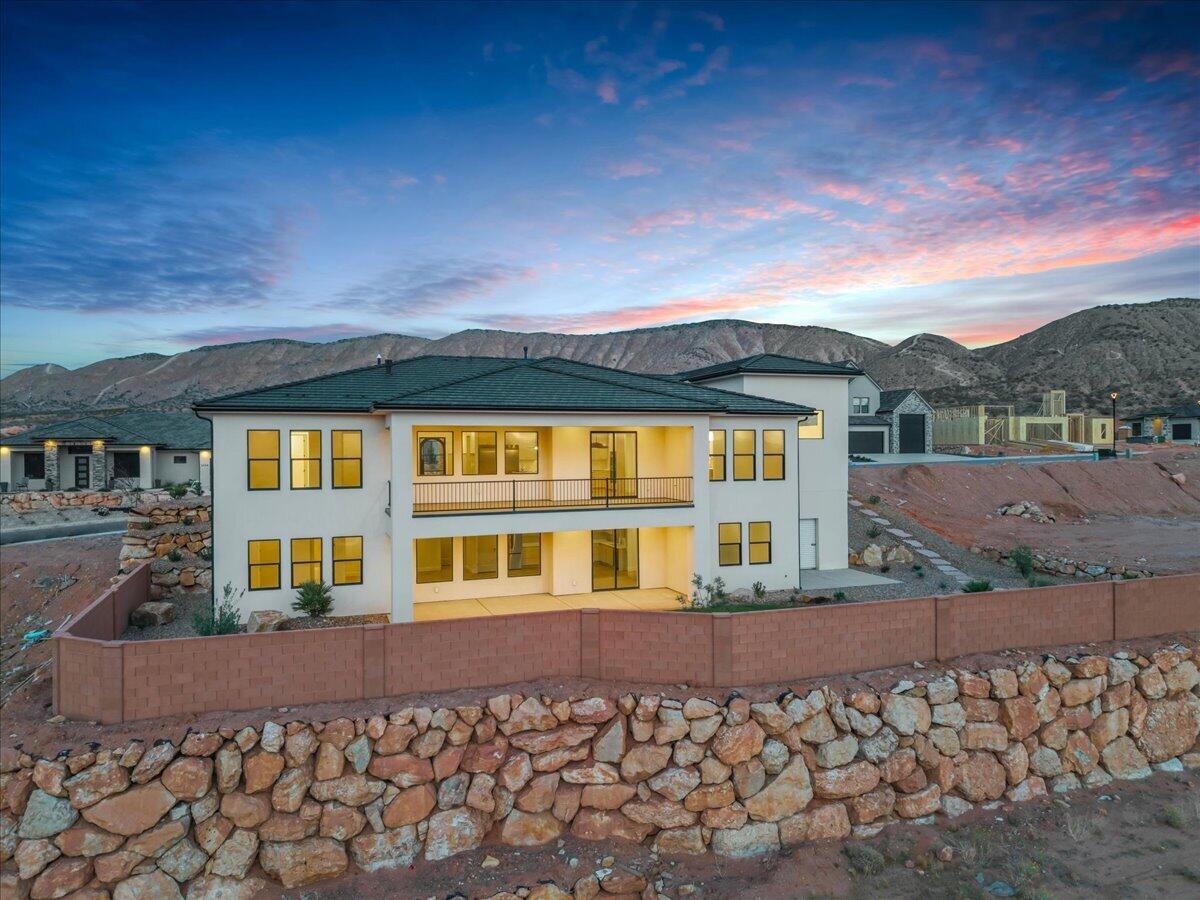 2072 S Pony Way