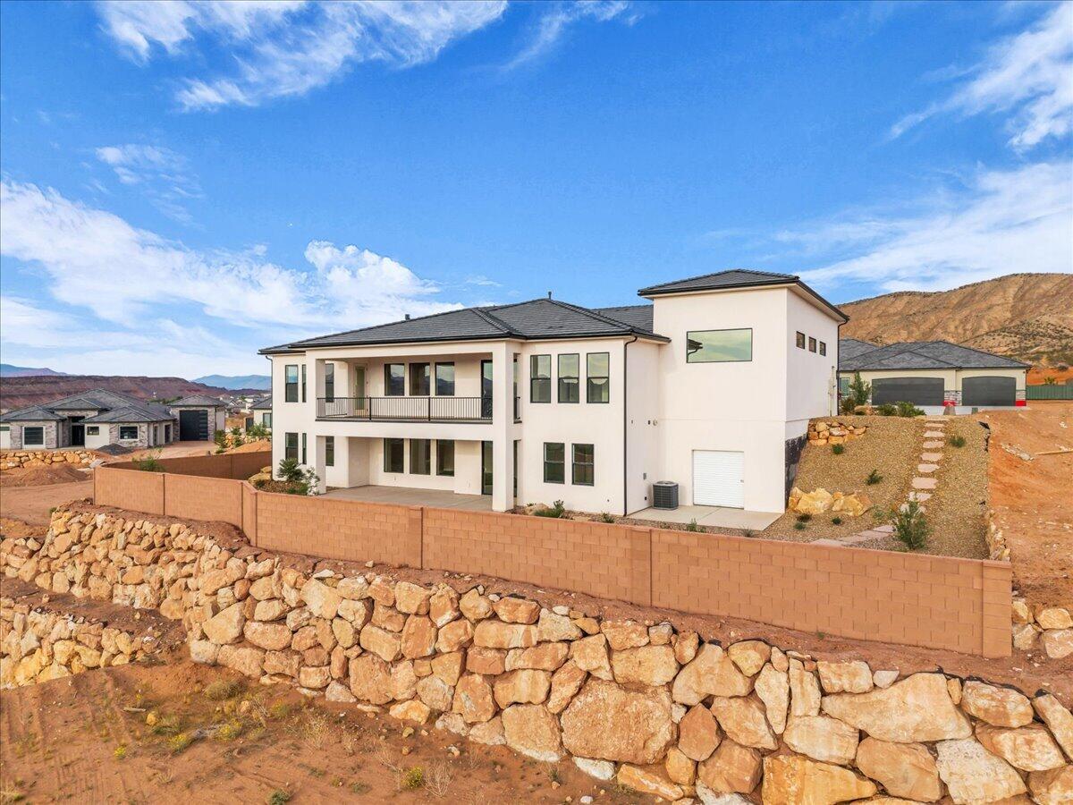 2072 S Pony Way