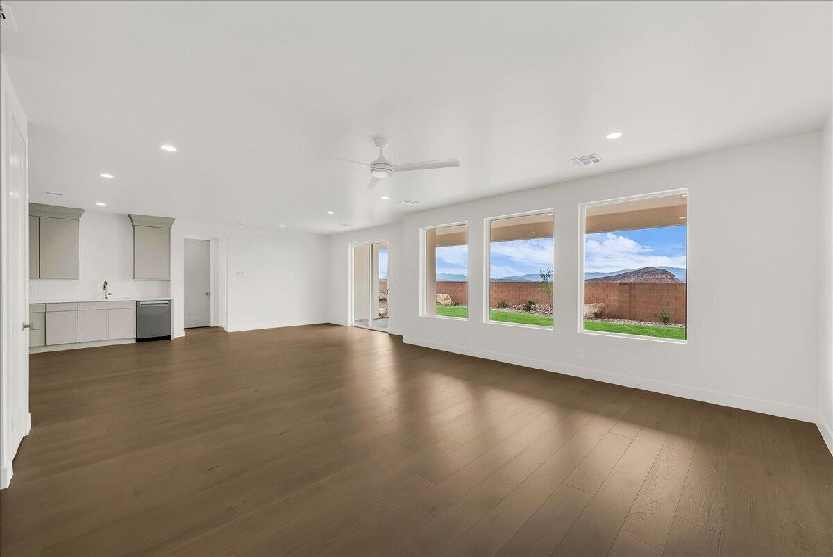 2072 S Pony Way