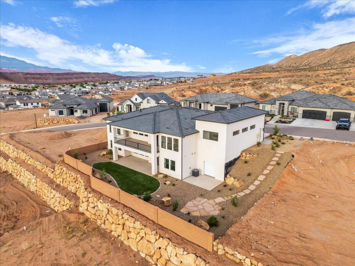 2072 S Pony Way