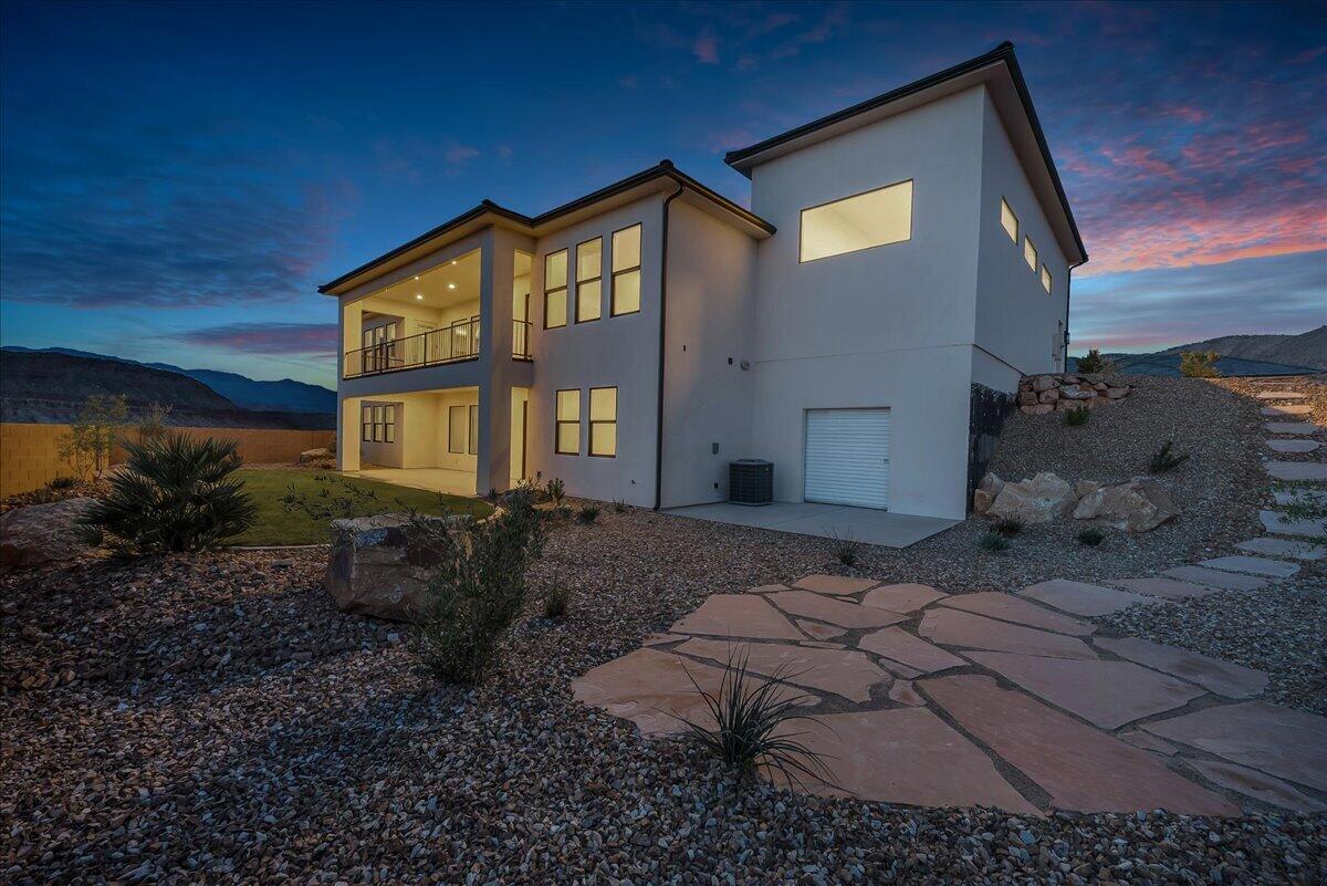 2072 S Pony Way
