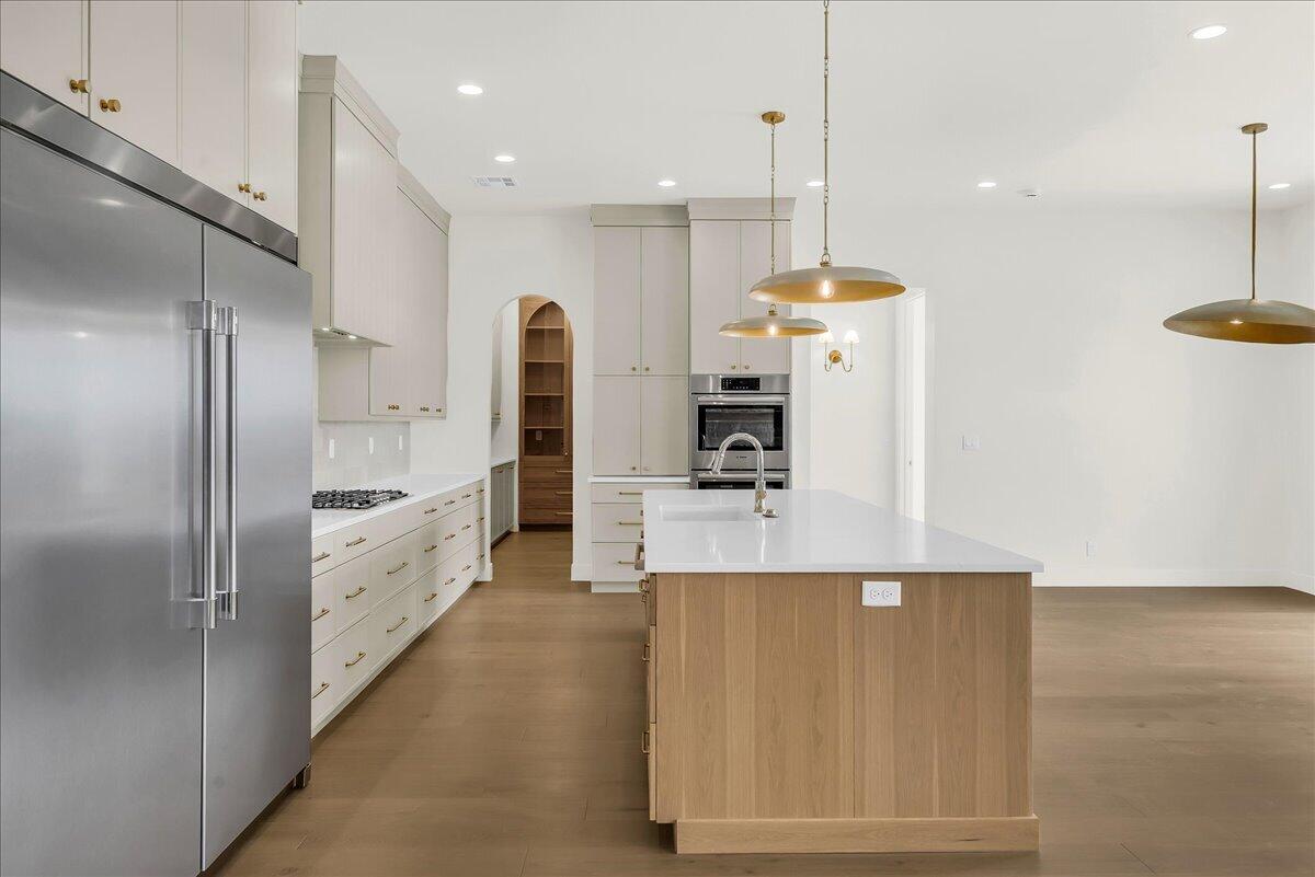 2072 S Pony Way