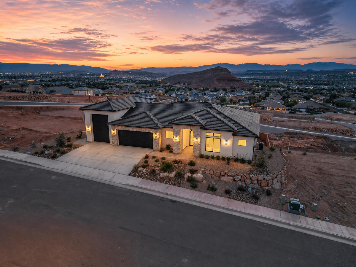 2072 S Pony Way