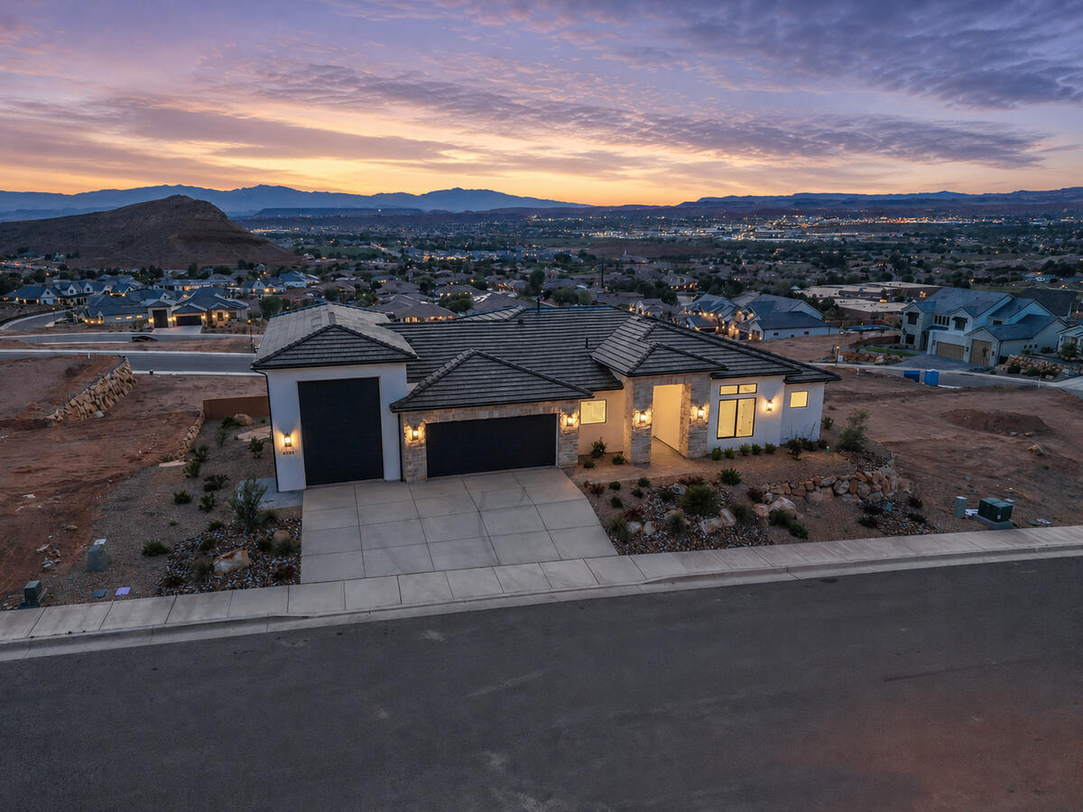 2072 S Pony Way