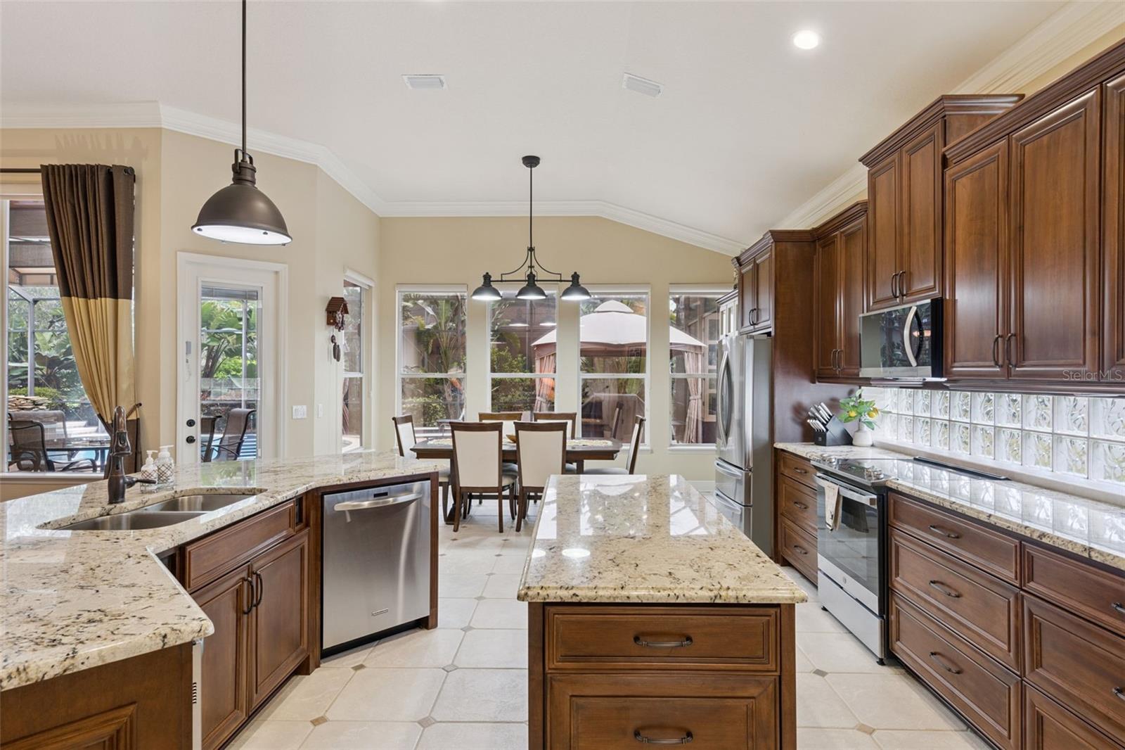 236 HAZELTINE DR