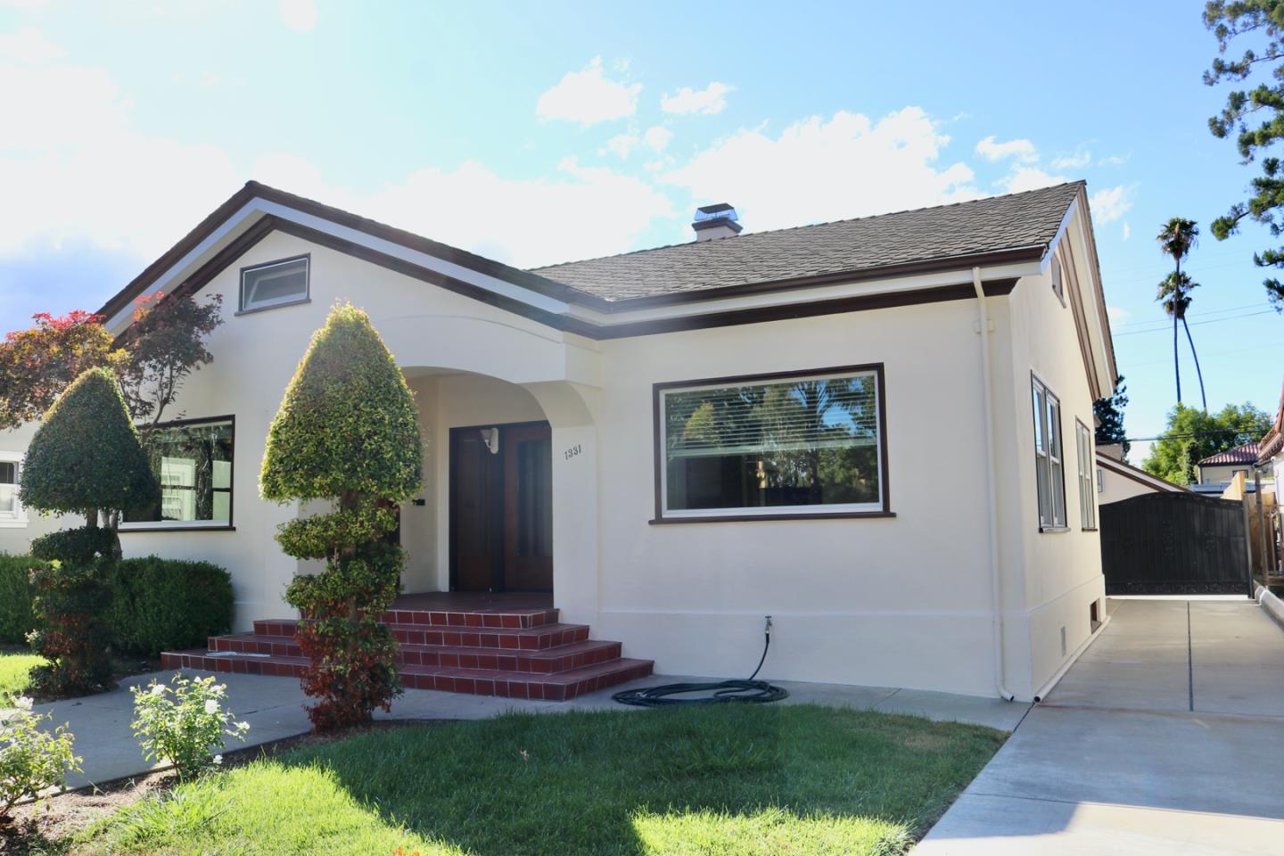 1331 Sierra AVE