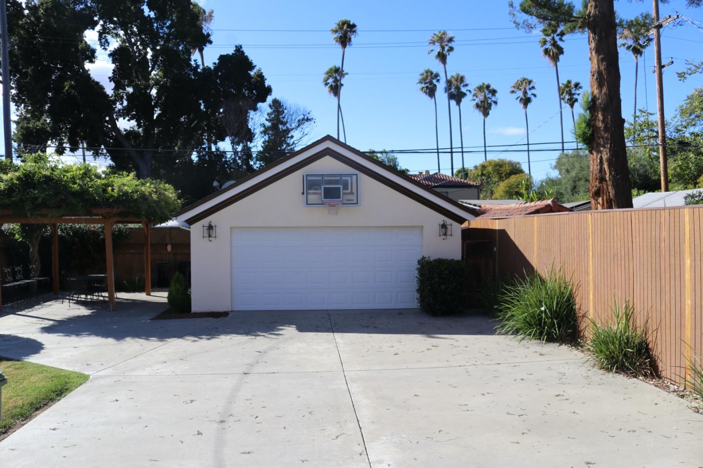1331 Sierra AVE
