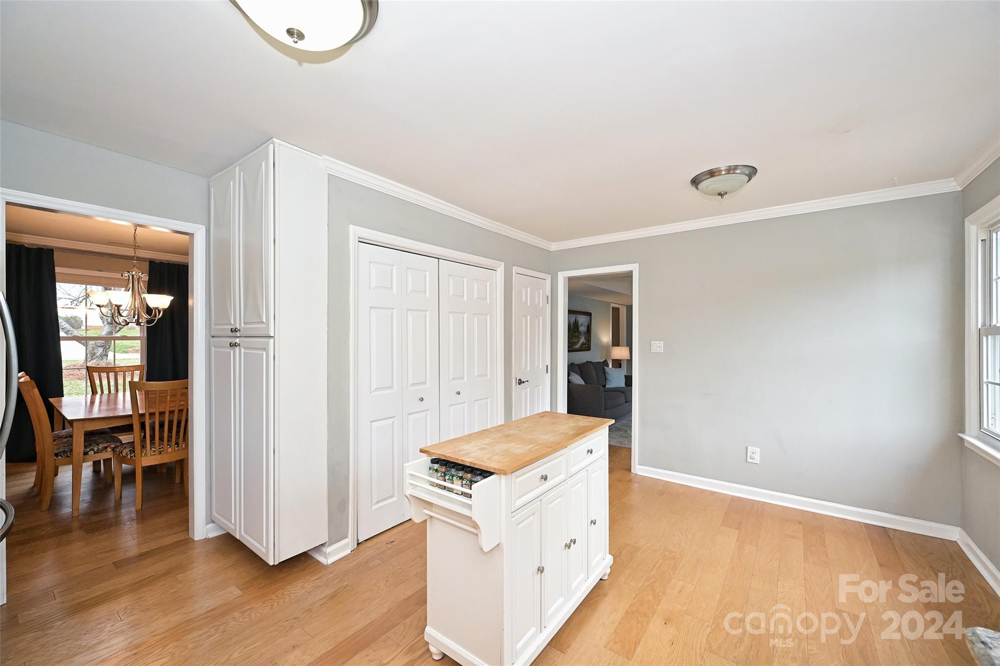 734 MATTINGWOOD Drive