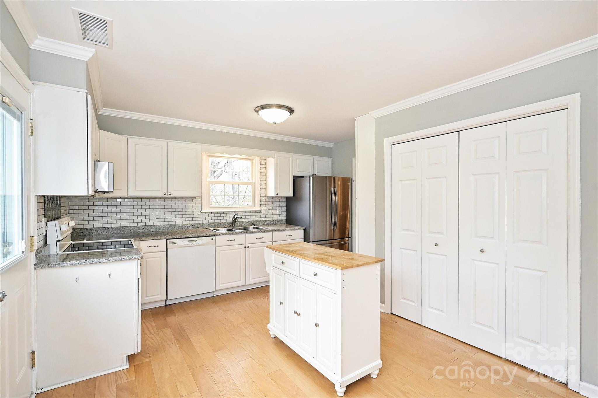 734 MATTINGWOOD Drive