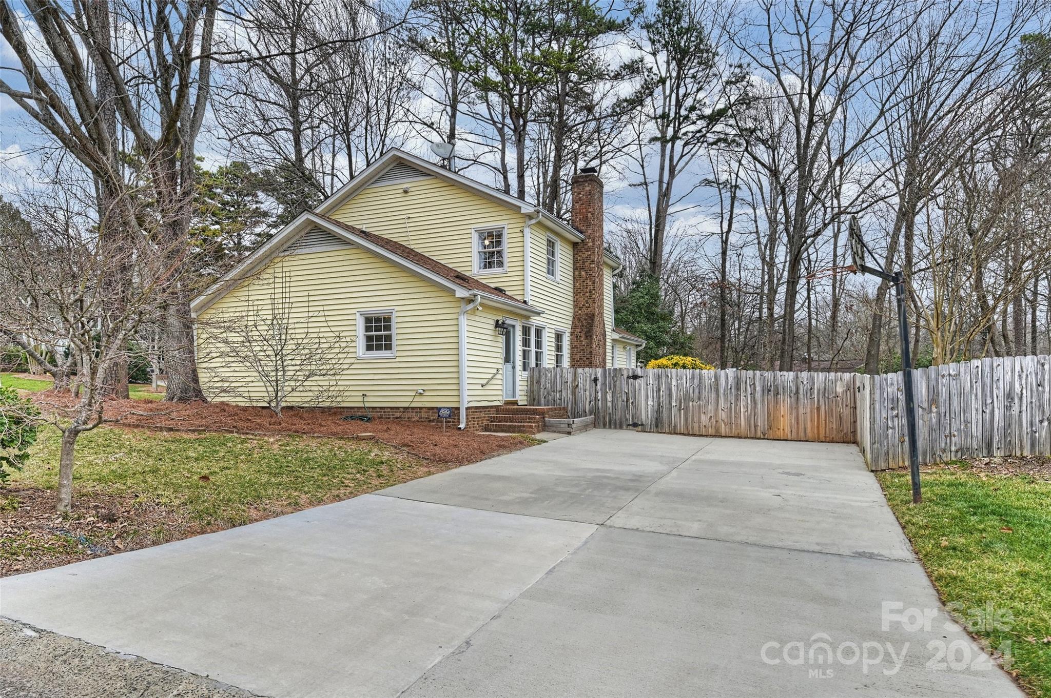 734 MATTINGWOOD Drive