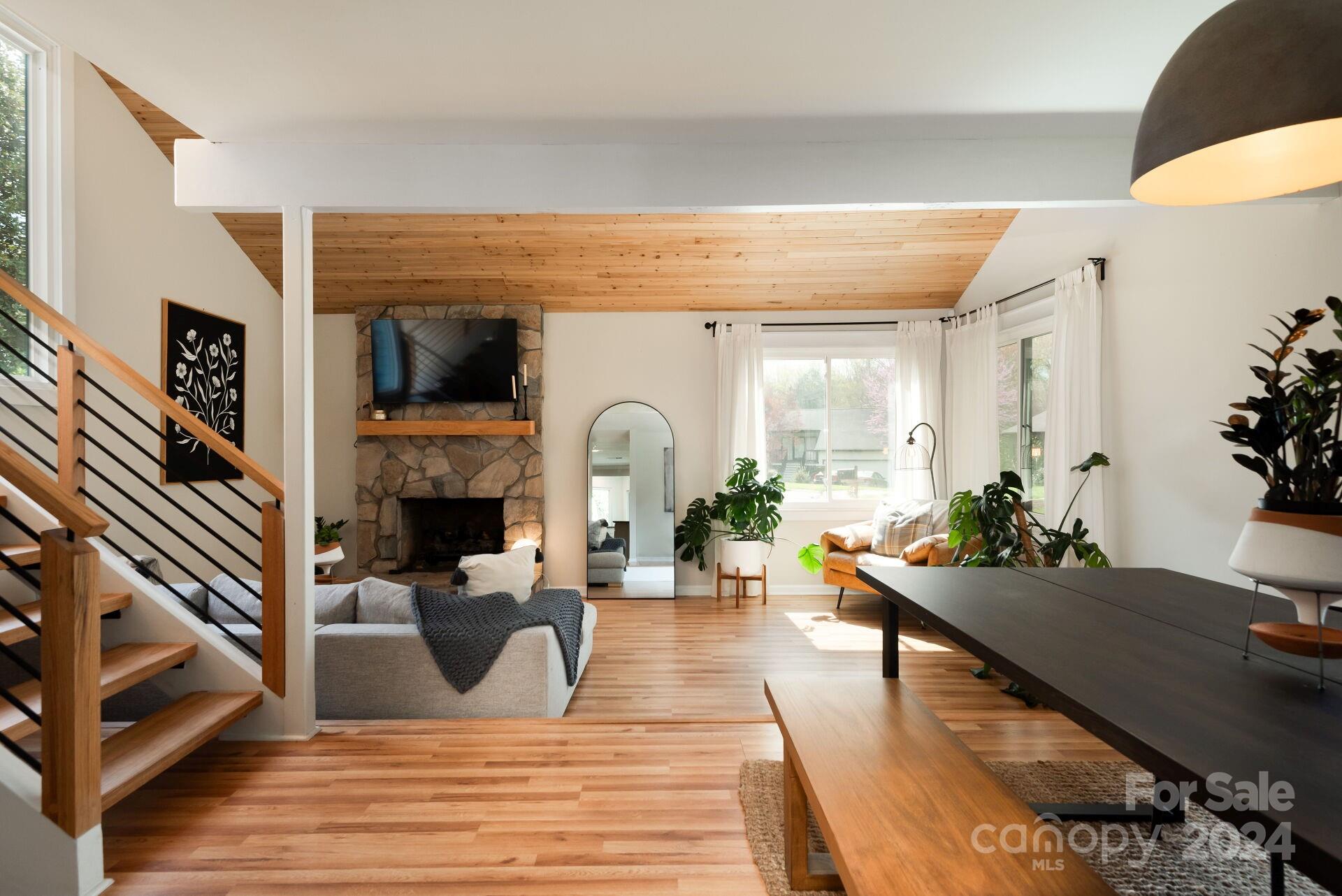 1524 Larochelle Lane