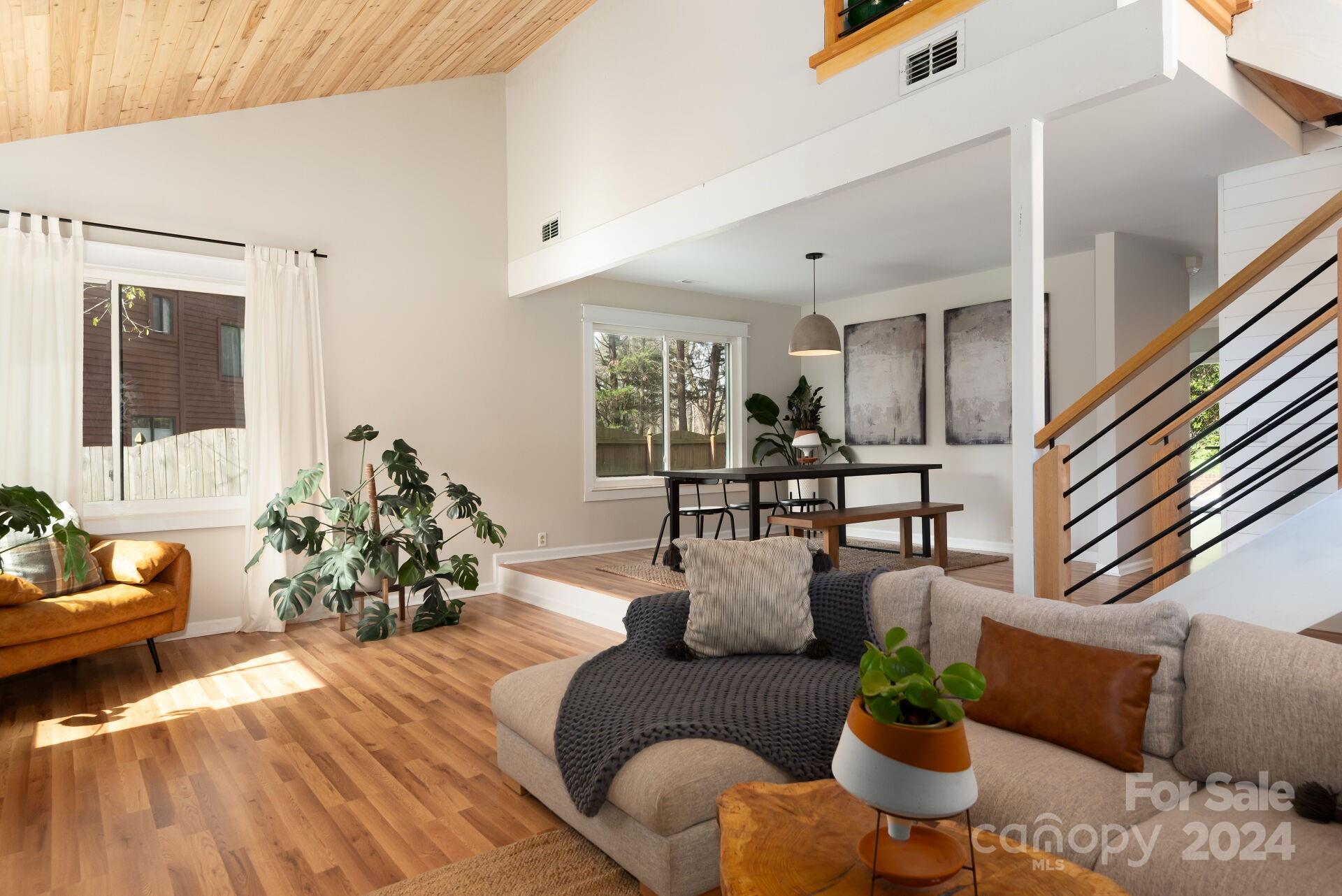 1524 Larochelle Lane