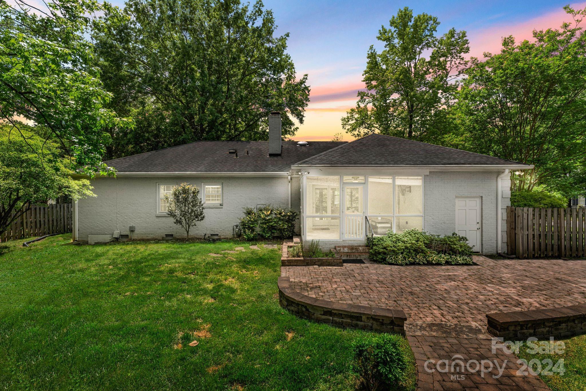 1322 Erinshire Road