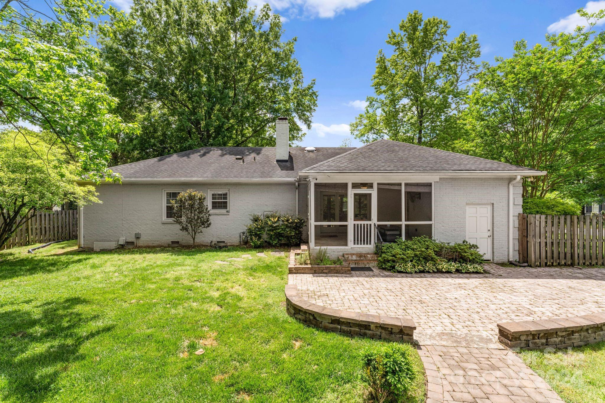 1322 Erinshire Road