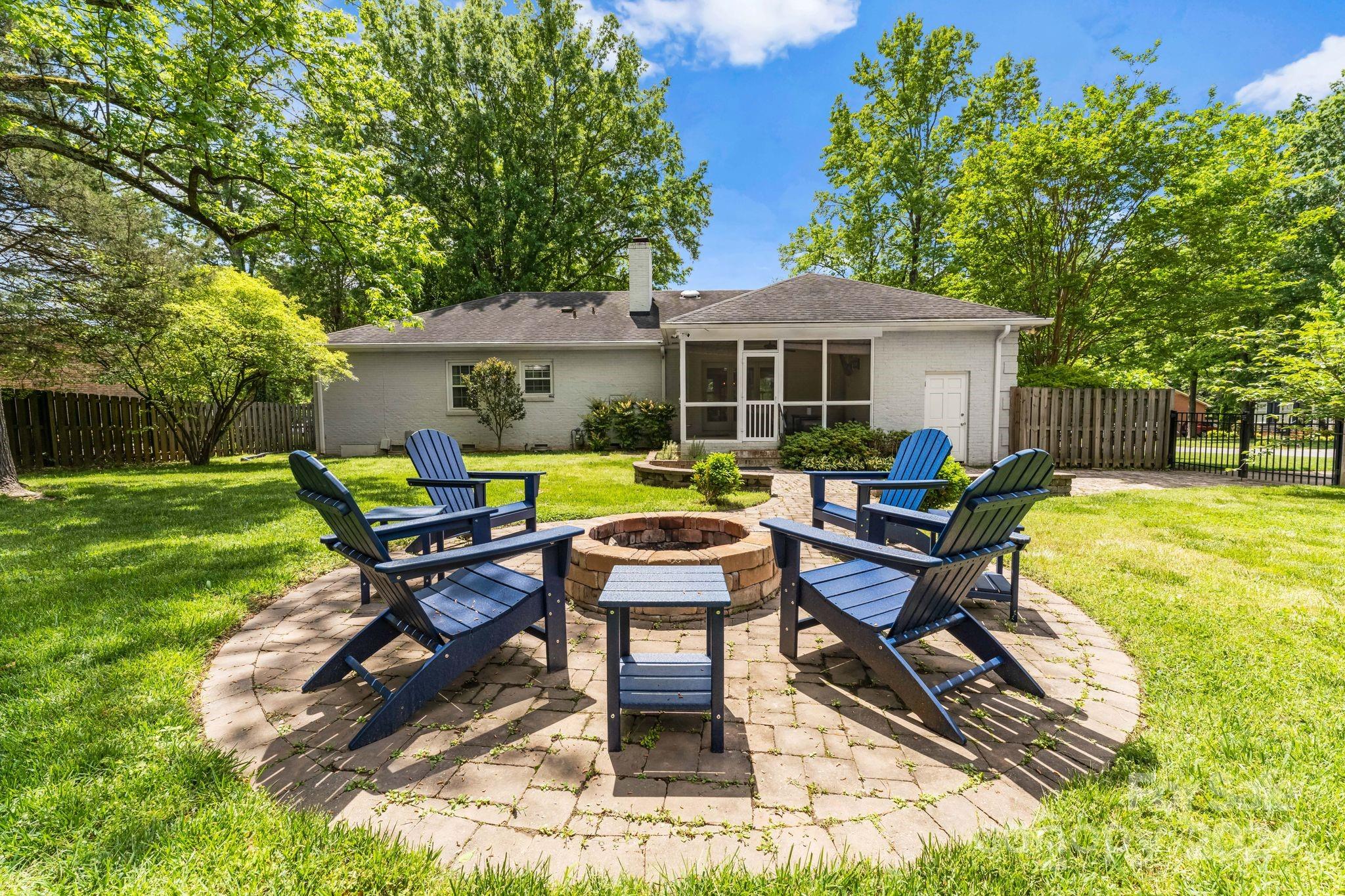 1322 Erinshire Road