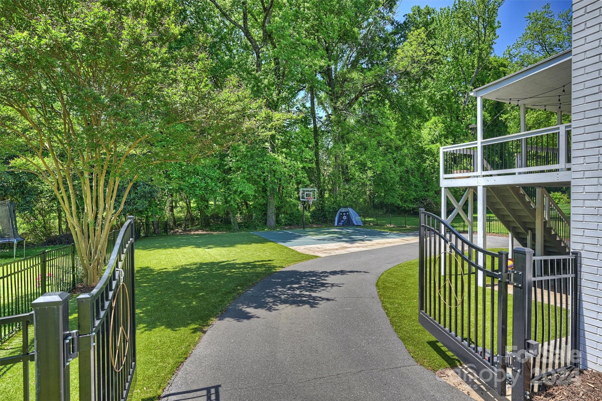 940 Heather Lane