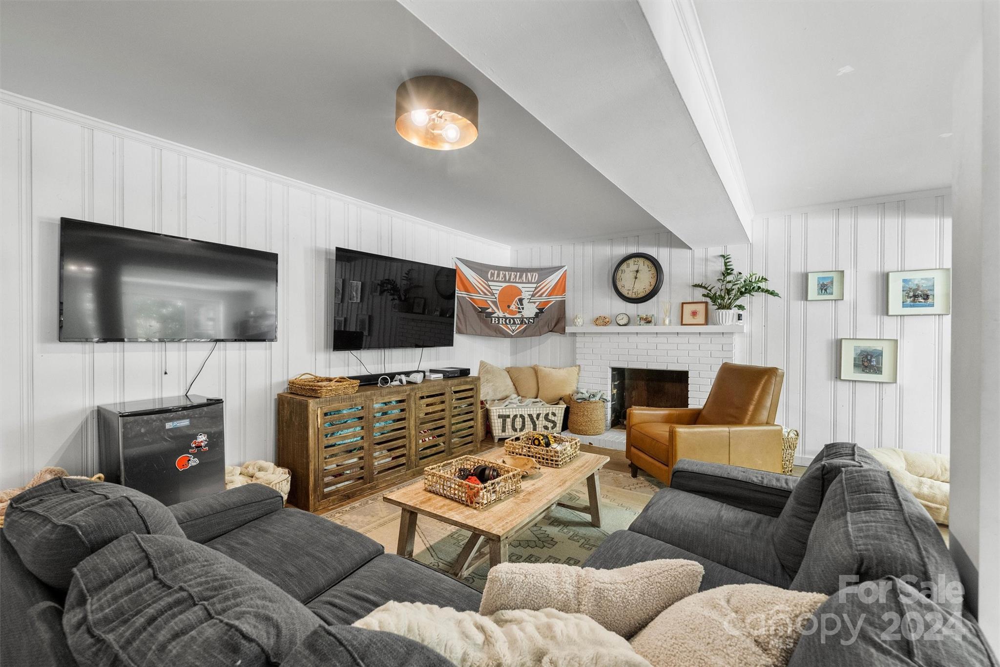 940 Heather Lane