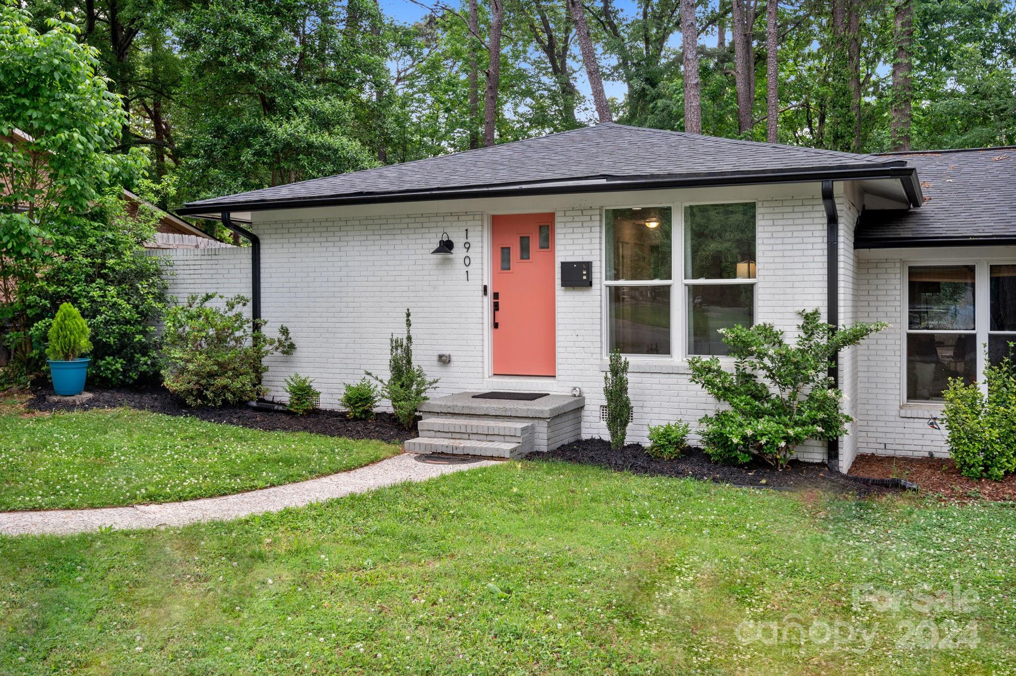 1901 Herrin Avenue