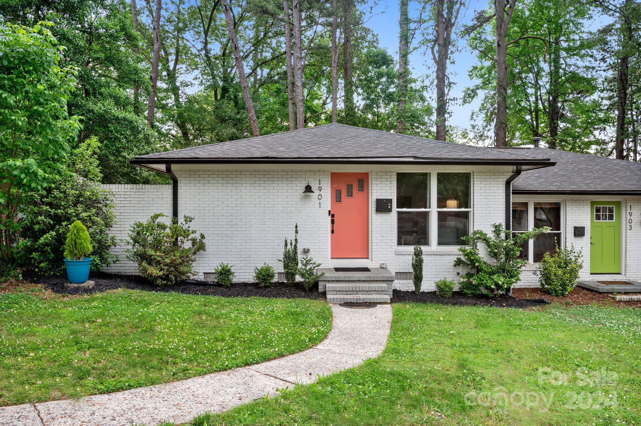 1901 Herrin Avenue