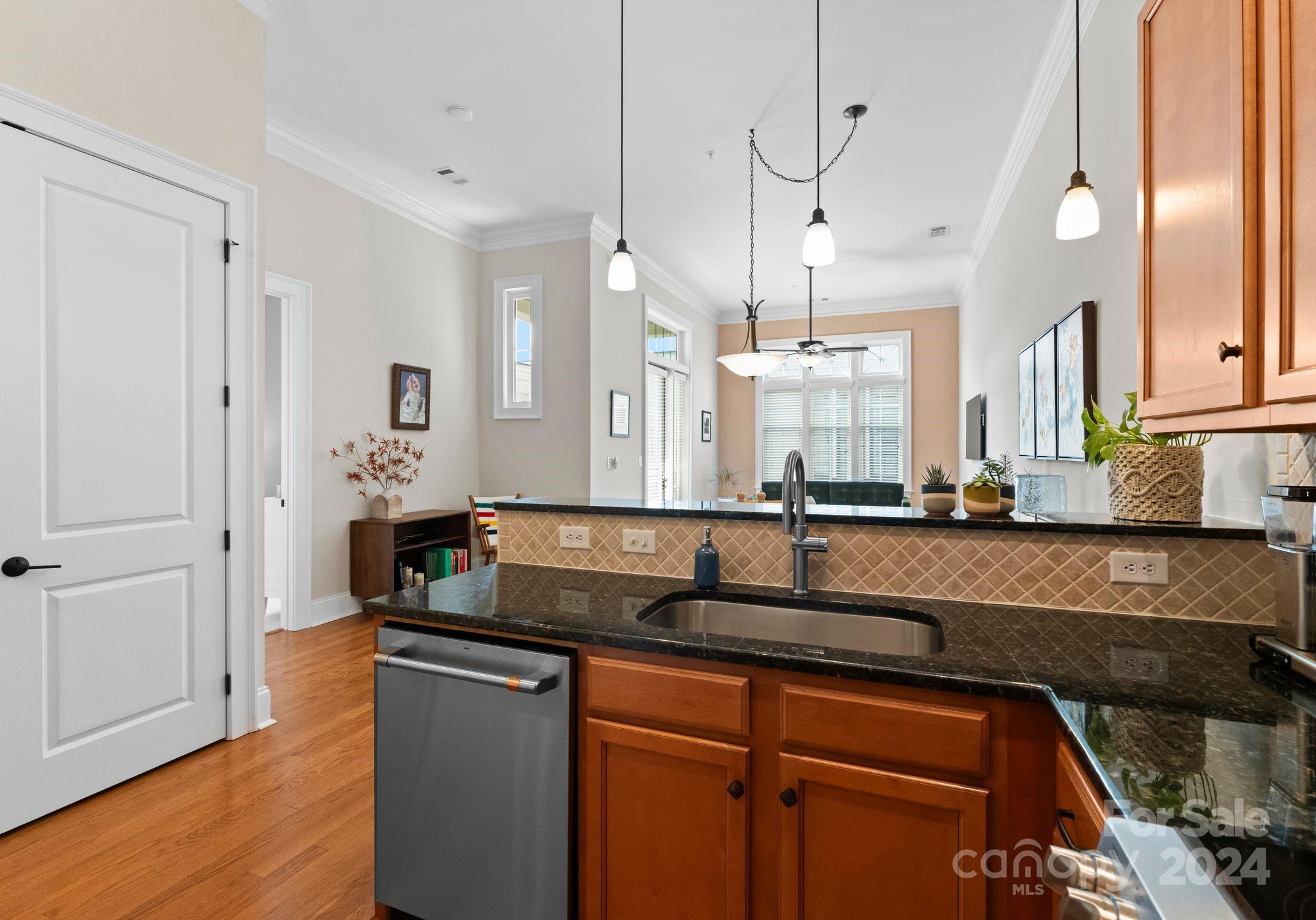 2810 Selwyn Avenue Unit: 422