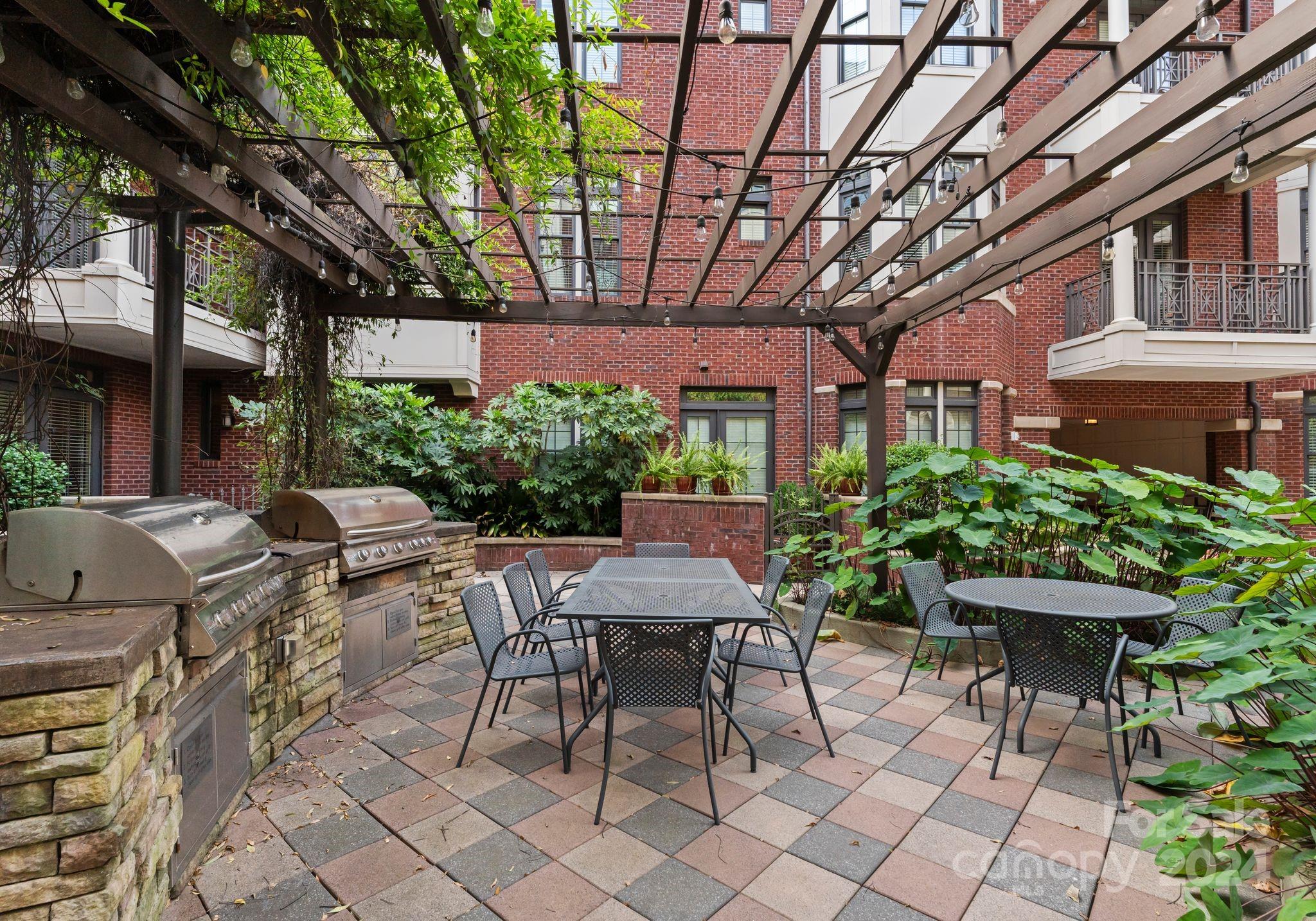 2810 Selwyn Avenue Unit: 422