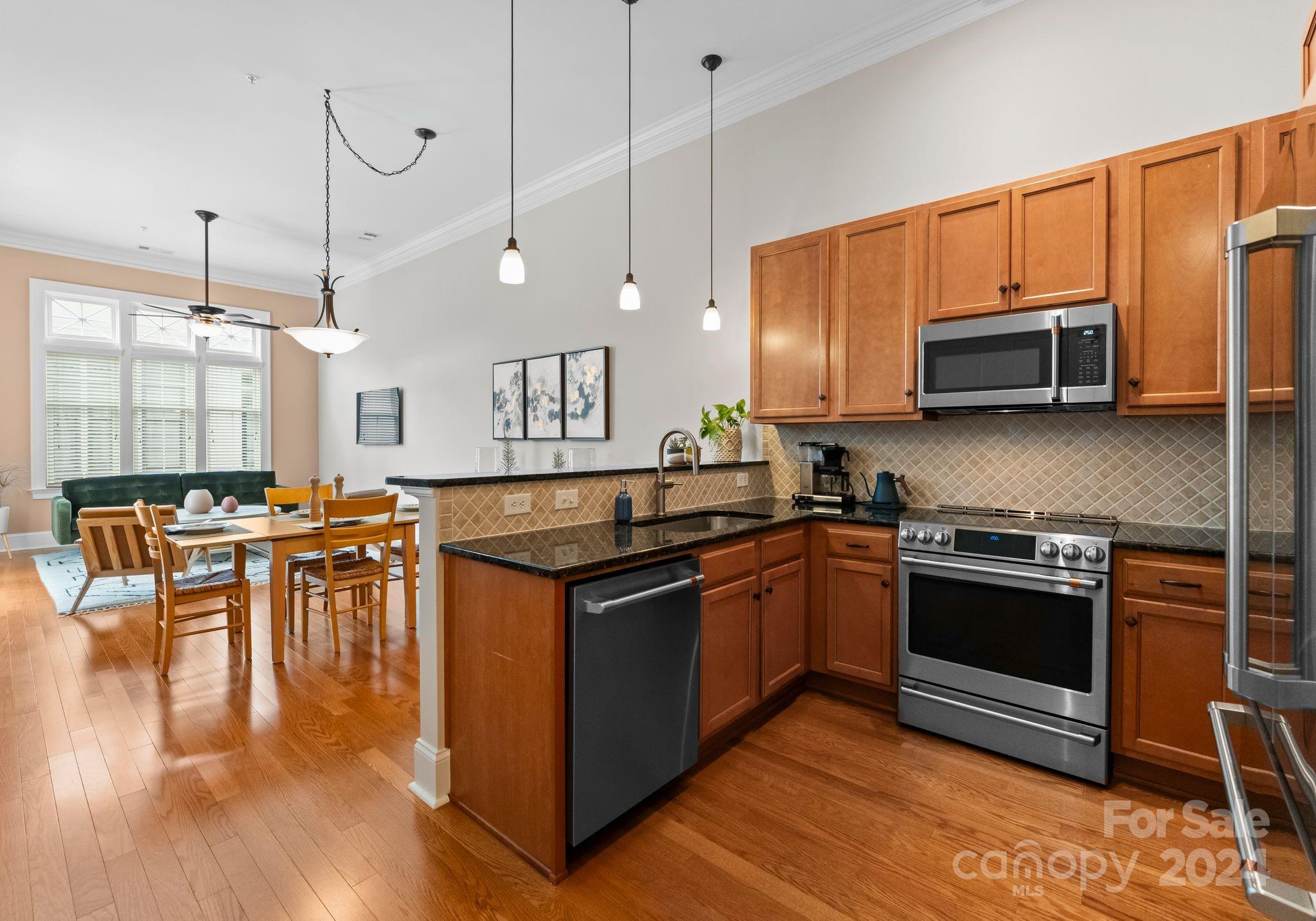 2810 Selwyn Avenue Unit: 422