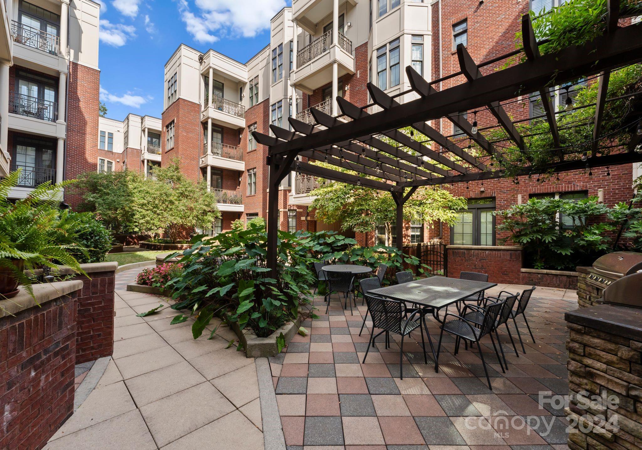 2810 Selwyn Avenue Unit: 422