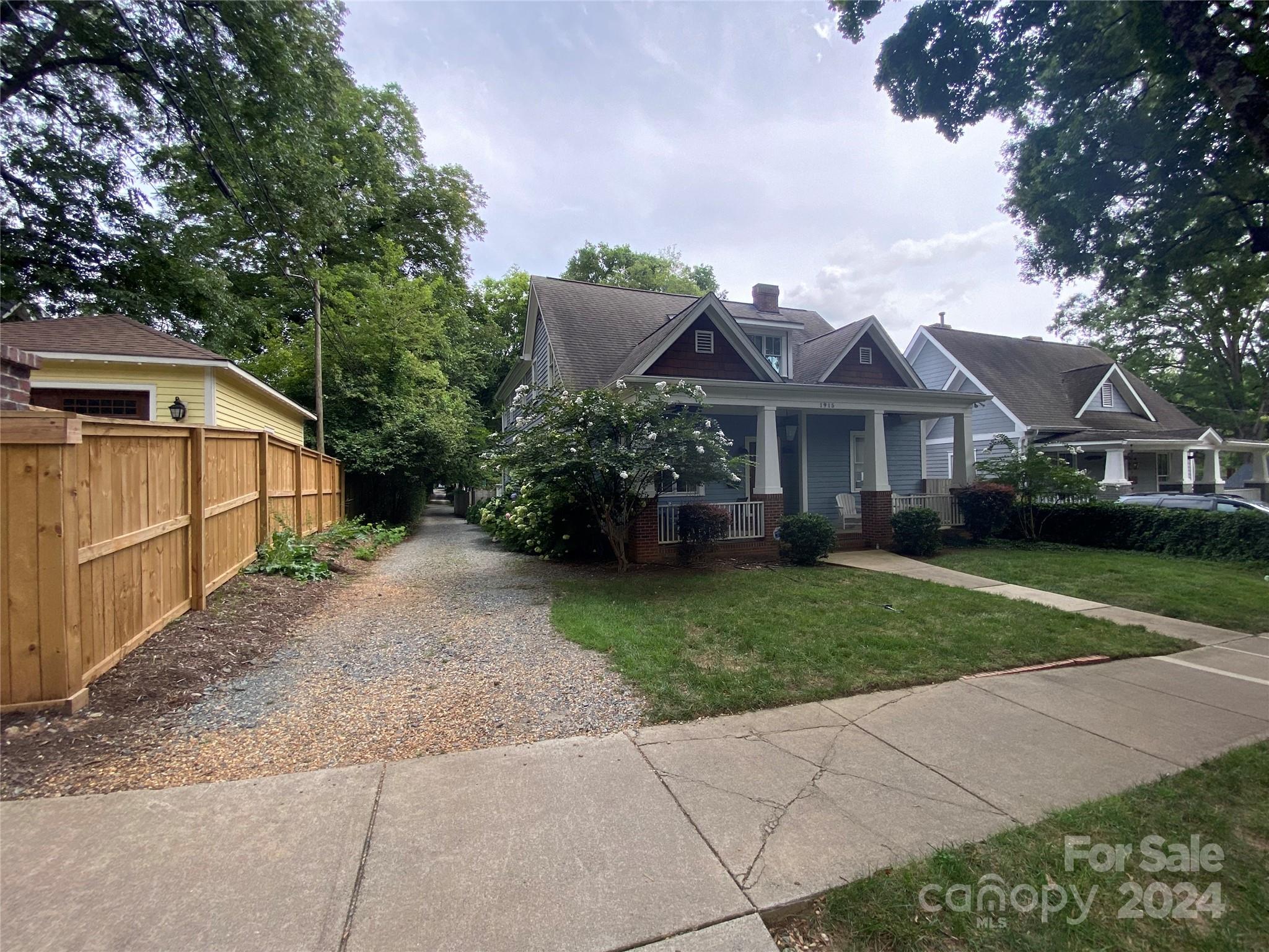 1915 Lyndhurst Avenue