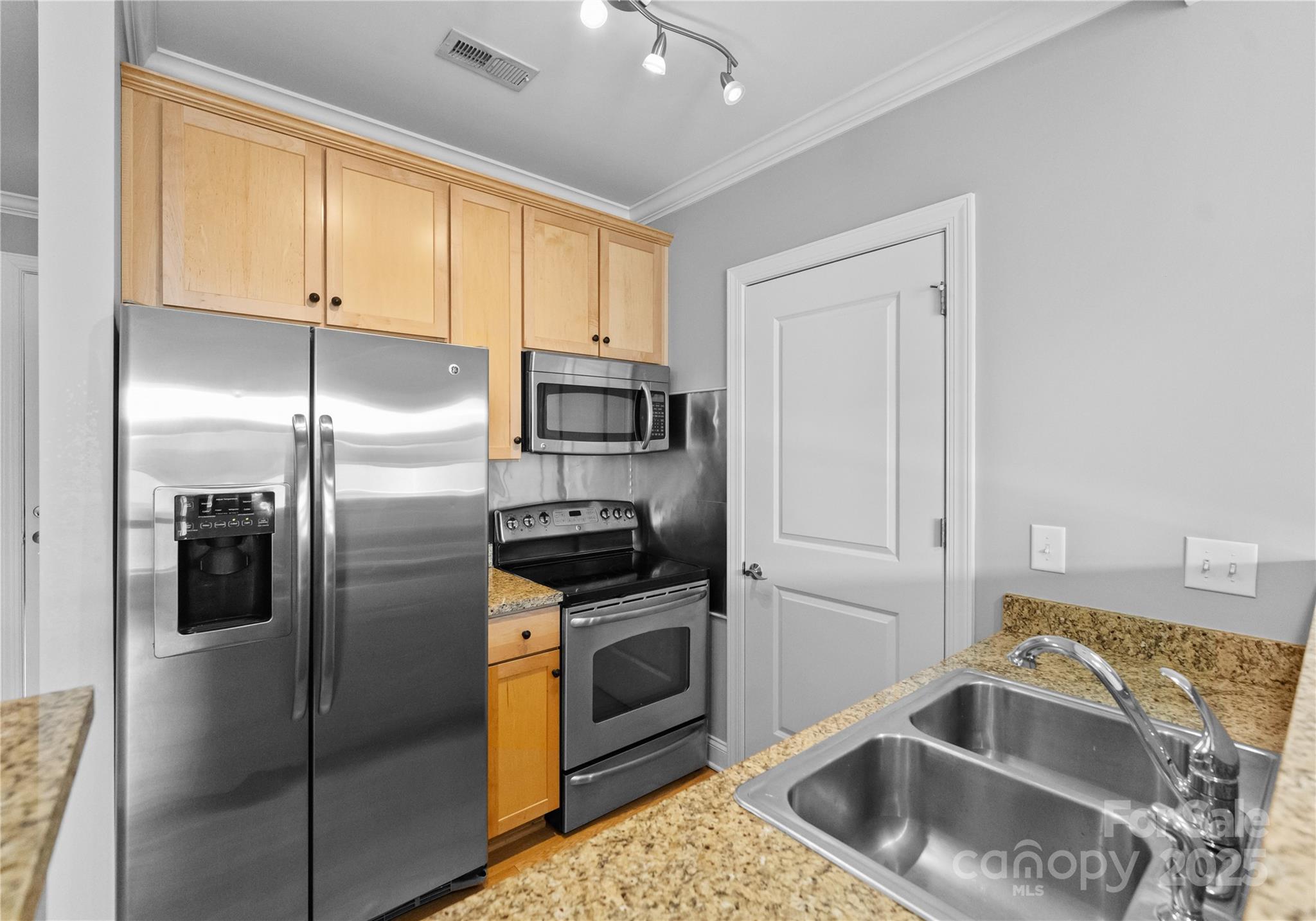 301 E Tremont Avenue Unit: 313