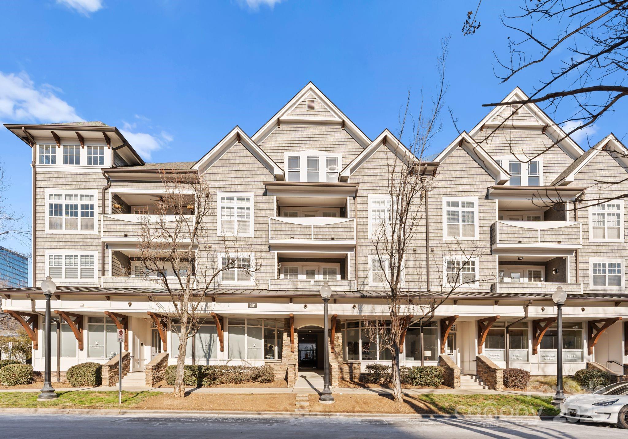 301 E Tremont Avenue Unit: 313