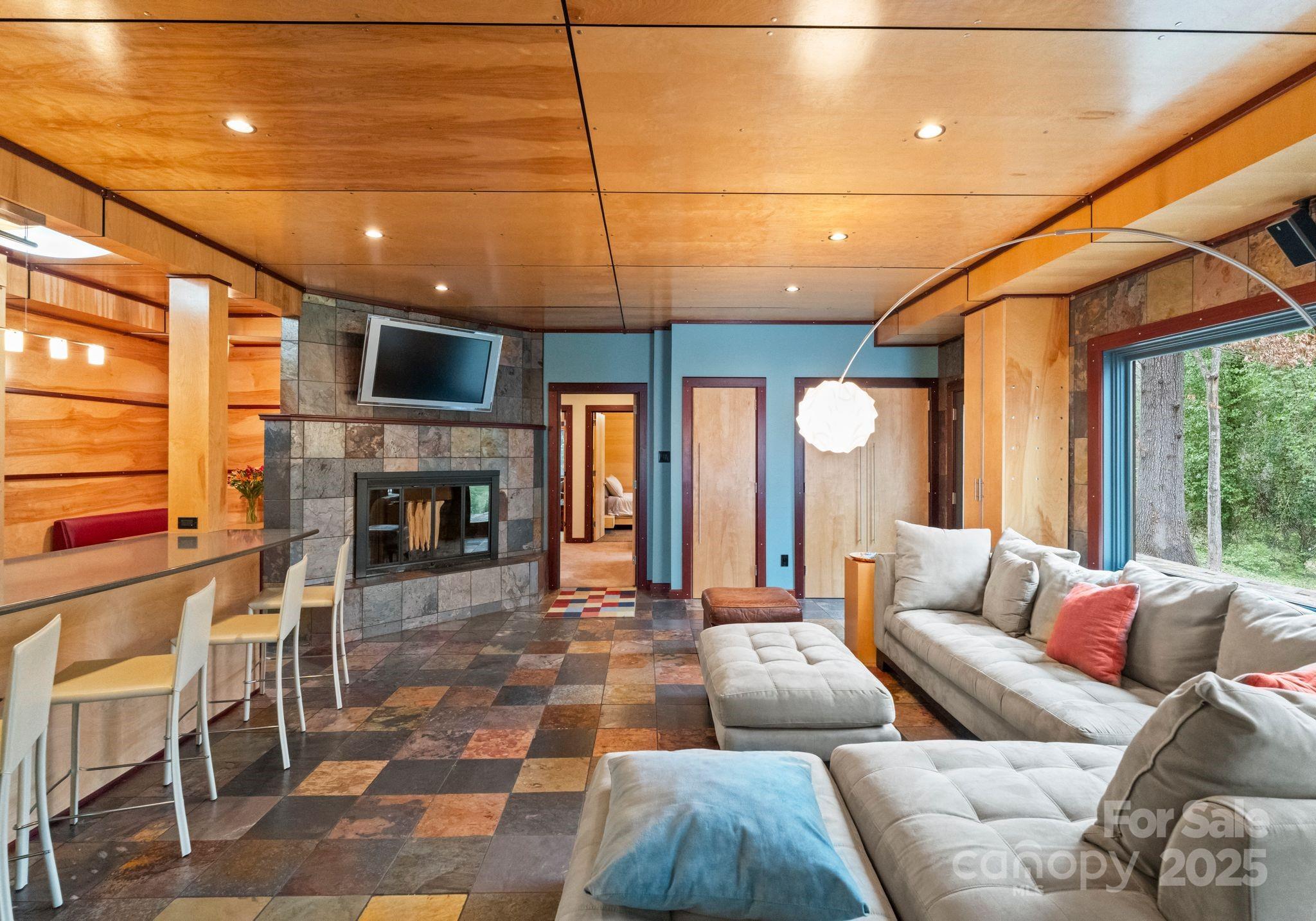 105 Hillside Drive