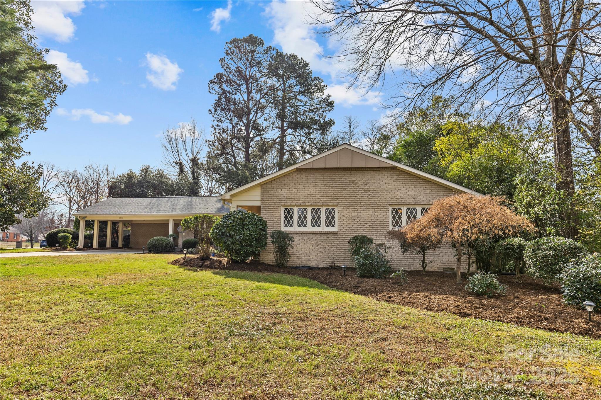 6014 Glenridge Road