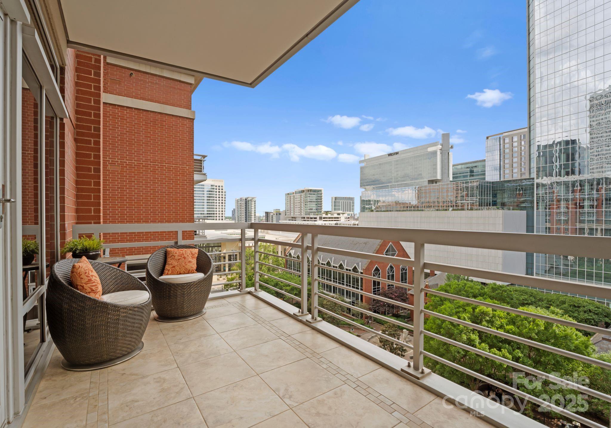 435 S Tryon Street Unit: 601