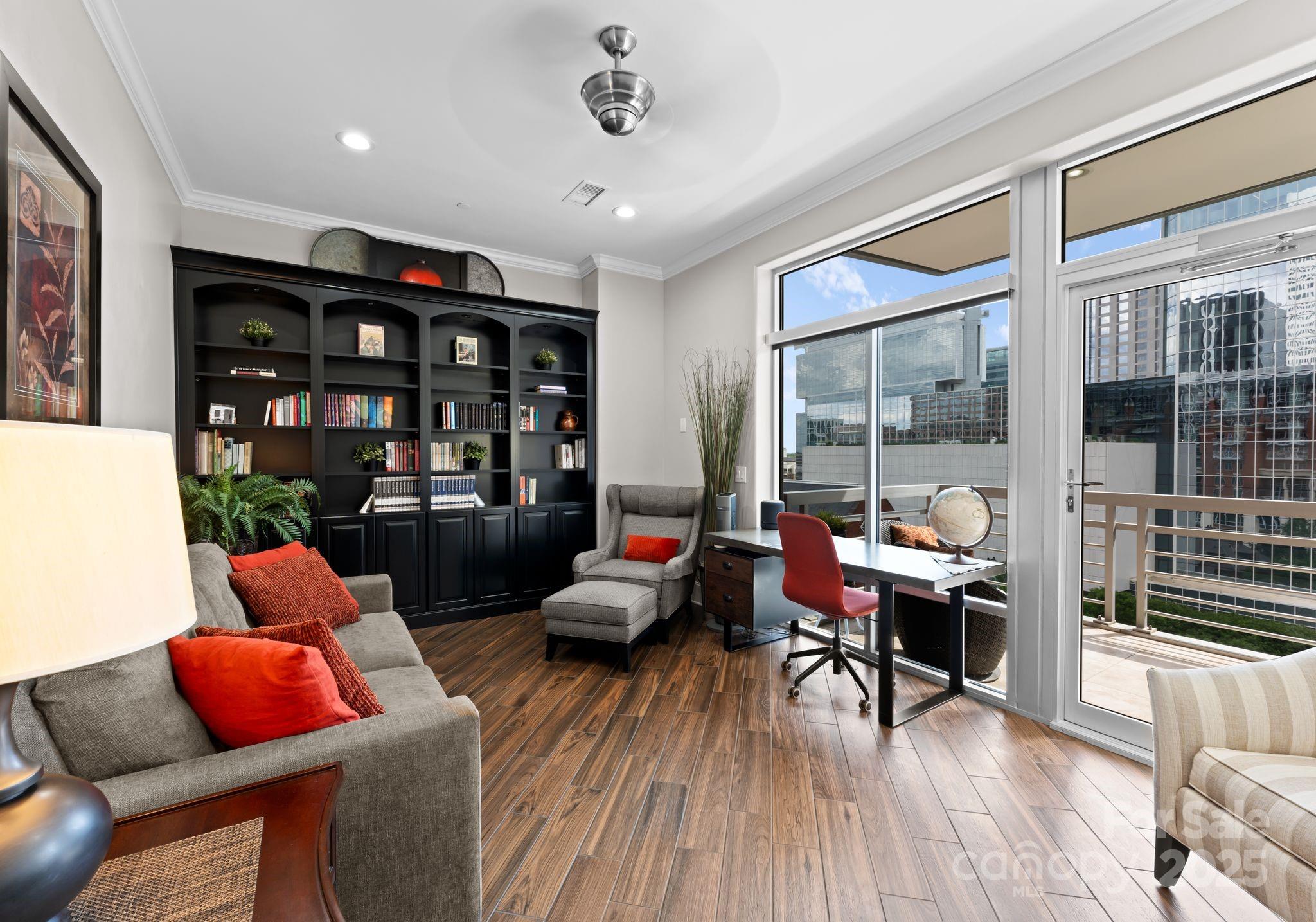 435 S Tryon Street Unit: 601