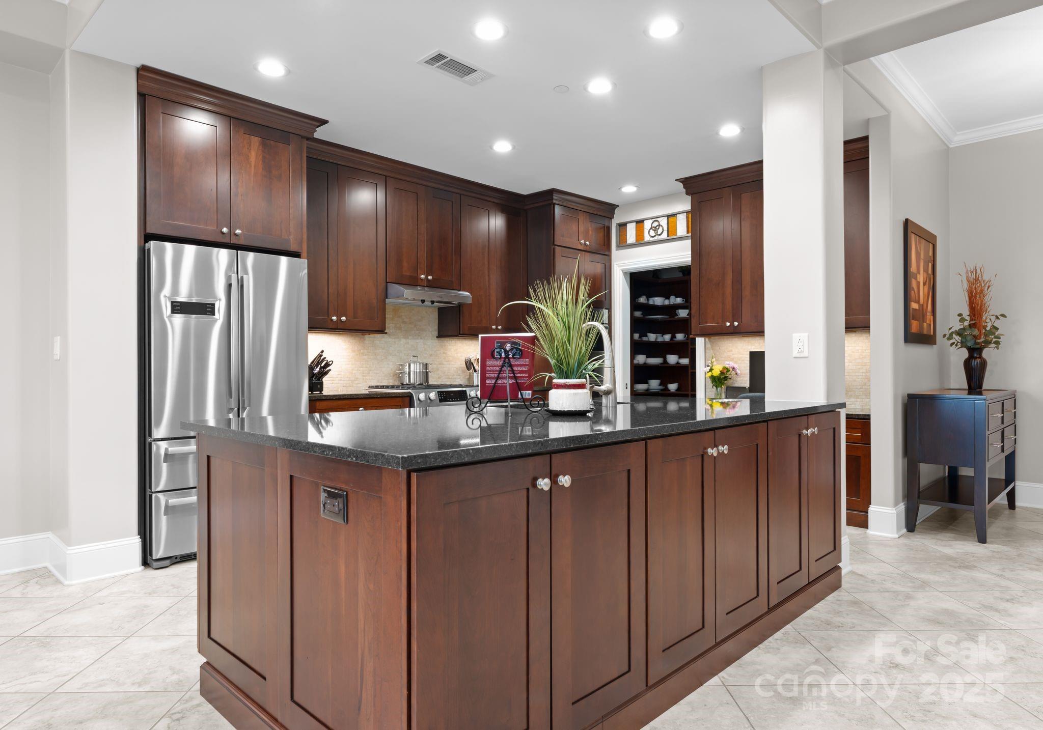 435 S Tryon Street Unit: 601